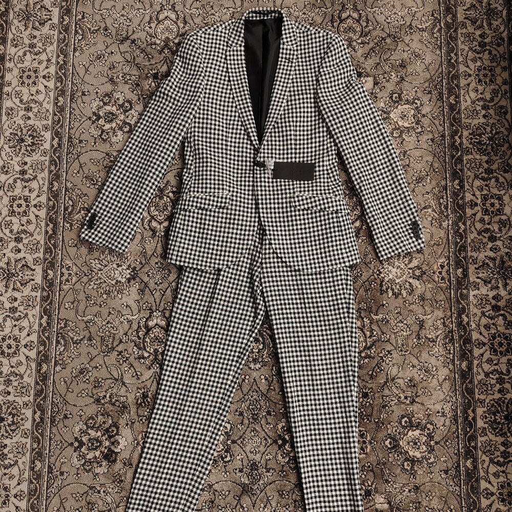 Men's Suit - 36R